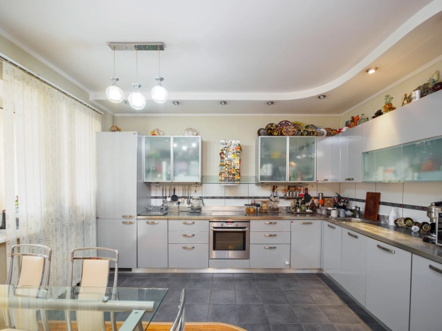 Купить двухкомнатную квартиру в Омске. Вариант № 6762454, 1, площадь -  квм, цена 8300000 рублей