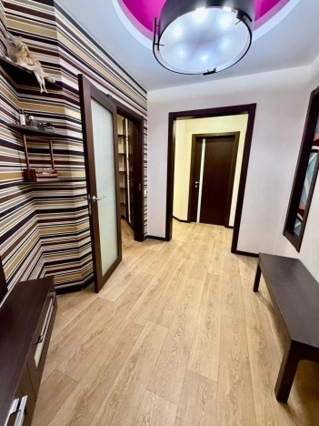 Купить трехкомнатную квартиру в районе Калининский в Новосибирске. Вариант № 8461082, 7, площадь -  квм, цена 15450000 рублей