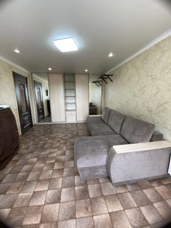 Купить однокомнатную квартиру в Омске. Вариант № 2397104, 4, площадь -  квм, цена 3100000 рублей