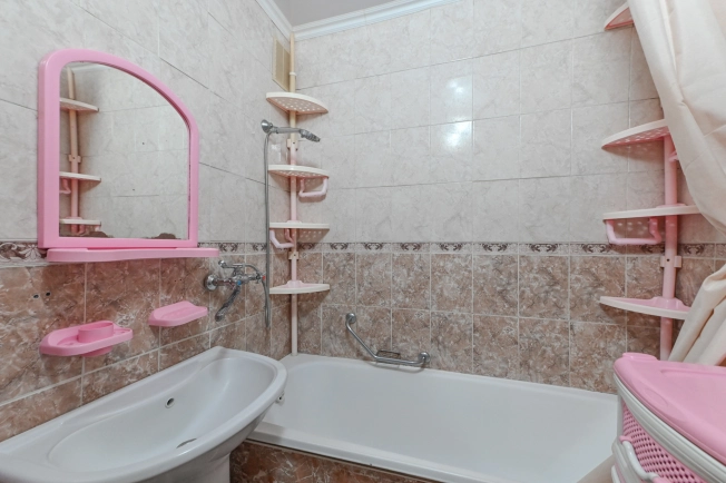 Купить четырехкомнатную квартиру в районе Кировский в Ростове-на-Дону. Вариант № 10091653, 12, площадь -  квм, цена 8800000 рублей