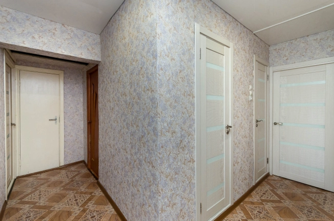 Купить четырехкомнатную квартиру в Тобольске. Вариант № 10263911, 13, площадь - квм, цена 6050000 рублей