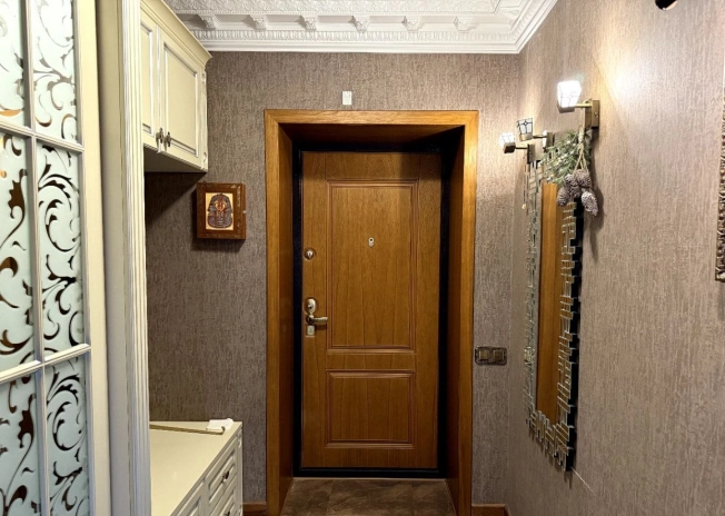 Купить двухкомнатную квартиру на улице Школьная в Калужской области. Вариант № 24706, 18, площадь -  квм, цена 14000000 рублей