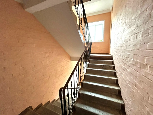 Купить двухкомнатную квартиру на улице Школьная в Калужской области. Вариант № 52159, 6, площадь -  квм, цена 2700000 рублей