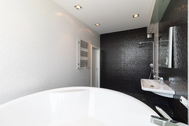 Купить двухкомнатную квартиру на улице 10 лет Октября в Омске. Вариант № 5498, 20, площадь -  квм, цена 12600000 рублей