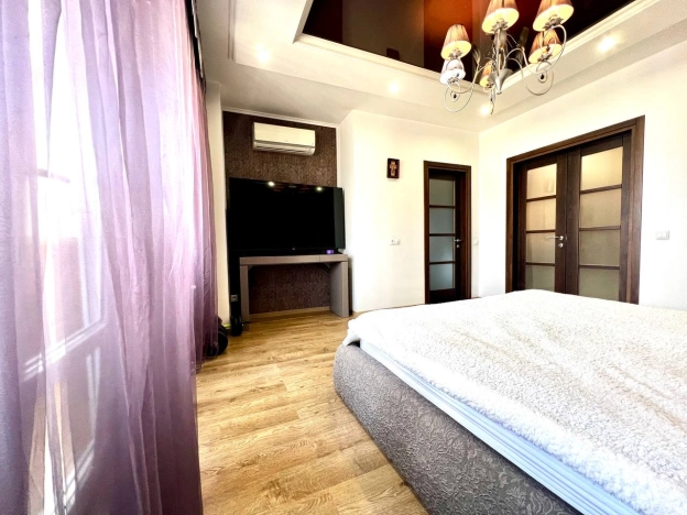 Купить четырехкомнатную квартиру в Волгограде. Вариант № 40770, 12, площадь -  квм, цена 19500000 рублей