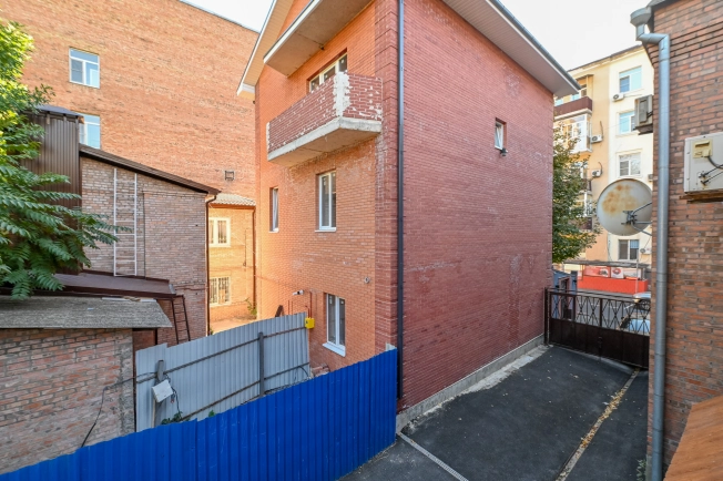 Купить дом в районе Пролетарский в Ростове-на-Дону. Вариант № 50429, 14, площадь -  квм, цена 15500000 рублей