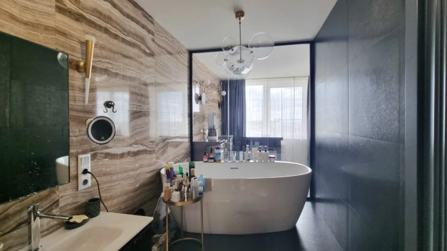 Купить трехкомнатную квартиру в Ростовской области. Вариант № 8760875, 21, площадь -  квм, цена 36500000 рублей