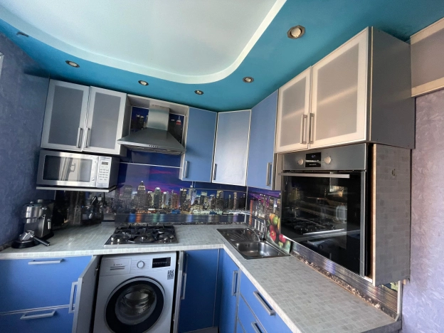 Купить четырехкомнатную квартиру в Пушкине. Вариант № 40580, 18, площадь -  квм, цена 8700000 рублей