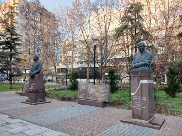 Купить двухкомнатную квартиру в Симферополе. Вариант № 19724, 7, площадь - квм, цена 7500000.0000 рублей