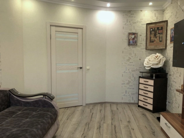 Купить однокомнатную квартиру в Омске. Вариант № 14967, 3, площадь -  квм, цена 4950000 рублей