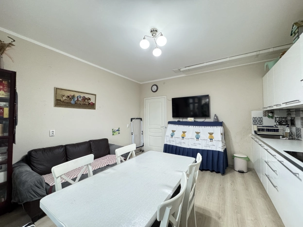 Купить двухкомнатную квартиру в районе Московский в Санкт-Петербурге. Вариант № 1208900, 3, площадь -  квм, цена 21900000 рублей