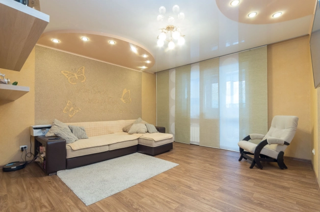 Купить двухкомнатную квартиру на вторичке в Микрорайоне 10-й, Тобольск в Тобольске. Вариант № 4193, 6, площадь -  квм, цена 5250000 рублей