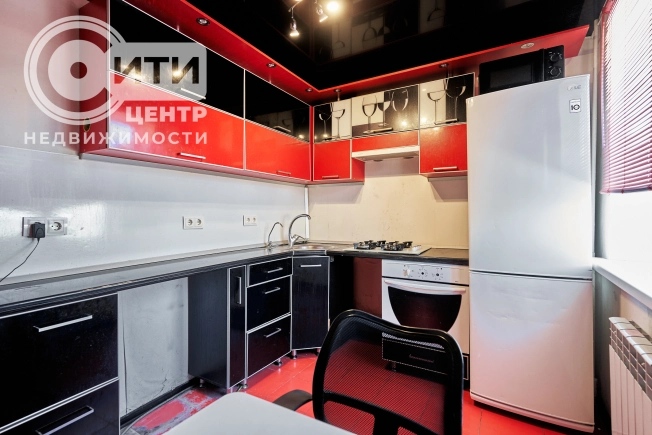 Купить квартиру на вторичке на улице проспект Патриотов в Воронеже. Вариант № 3118945, 8, площадь -  квм, цена 3400000 рублей