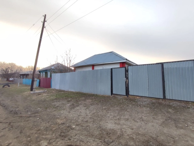 Купить дом на улице Набережная в Тюменской области. Вариант № 36310, 1, площадь -  квм, цена 1600000 рублей