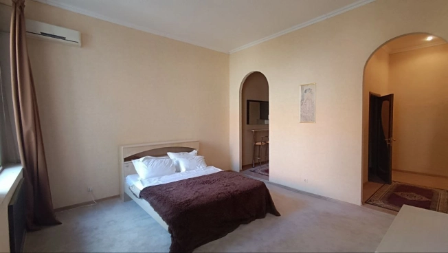 Купить однокомнатную квартиру в районе Центральный в Воронеже. Вариант № 8389680, 5, площадь -  квм, цена 6500000 рублей