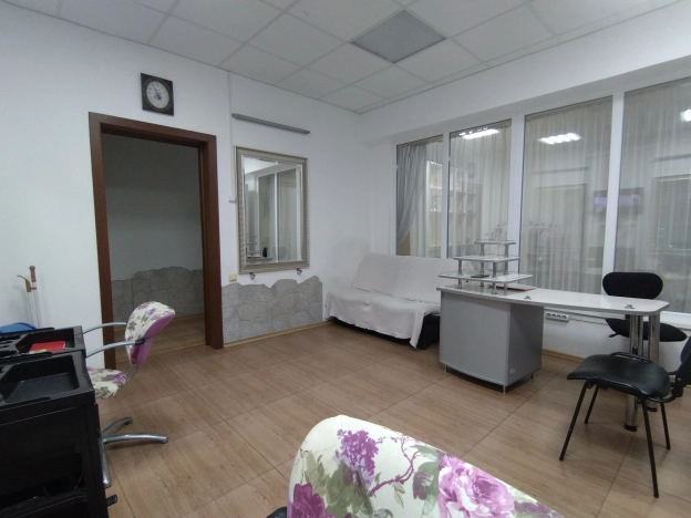 Снять коммерческую недвижимость в Ростове-на-Дону. Вариант № 32228, 3, площадь -  квм, цена 65000 рублей