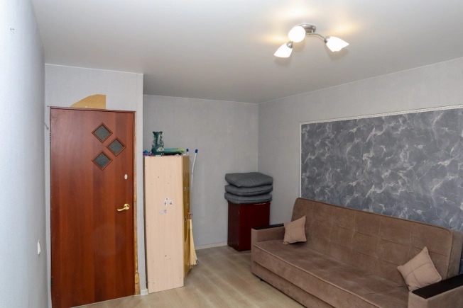 Купить квартиру в районе Первомайский в Новосибирске. Вариант № 10215730, 7, площадь - квм, цена 3000000 рублей