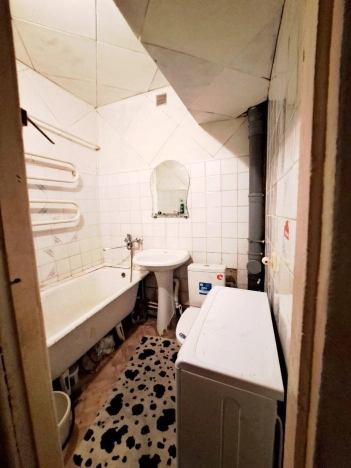 Купить квартиру в Омске. Вариант № 10333866, 5, площадь -  квм, цена 2790000 рублей