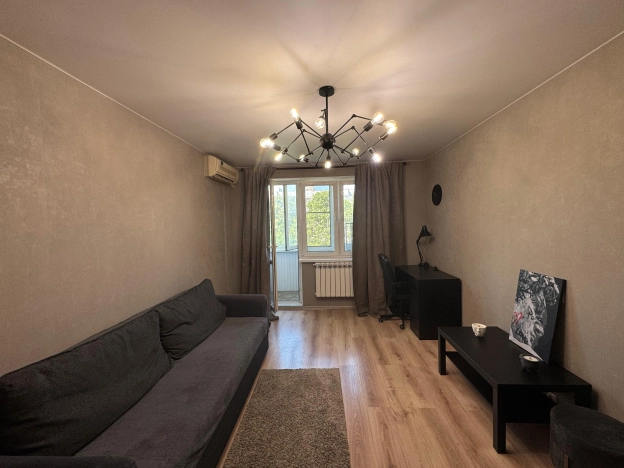 Купить двухкомнатную квартиру на улице имени 40-летия Победы в Краснодаре. Вариант № 45846, 6, площадь -  квм, цена 6200000 рублей