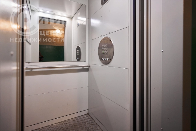 Купить квартиру на вторичке на улице Гвардейский переулок в Воронеже. Вариант № 10243452, 28, площадь - квм, цена 6200000 рублей