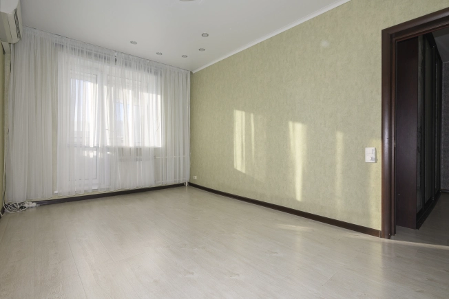 Купить трехкомнатную квартиру у метро Коммунарка в Москве. Вариант № 8845570, 33, площадь -  квм, цена 14200000 рублей