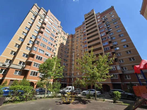 Купить трехкомнатную квартиру в Пушкине. Вариант № 39474, 23, площадь -  квм, цена 14000000 рублей