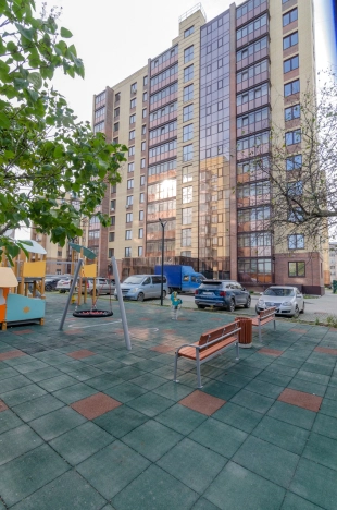 Купить двухкомнатную квартиру на улице Ленинградская в Вологде. Вариант № 16366, 37, площадь -  квм, цена 11250000 рублей