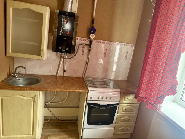 Купить однокомнатную квартиру на улице Садовая в Белгородской области. Вариант № 8938060, 3, площадь -  квм, цена 1950000 рублей