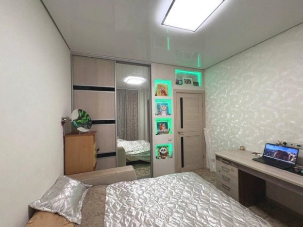 Купить трехкомнатную квартиру в Ростовской области. Вариант № 8427796, 5, площадь -  квм, цена 9450000 рублей