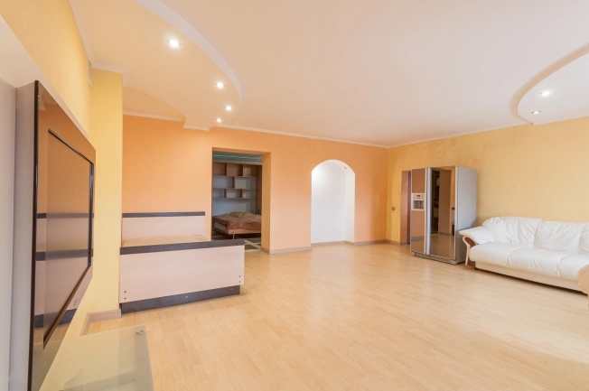 Купить четырехкомнатную квартиру в Вологде. Вариант № 28846, 17, площадь -  квм, цена 11750000 рублей