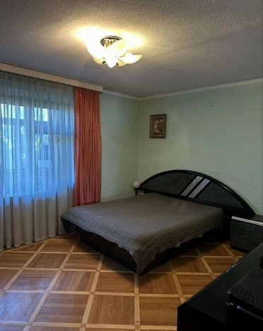 Купить трехкомнатную квартиру в Ростовской области. Вариант № 6809408, 1, площадь -  квм, цена 8300000 рублей