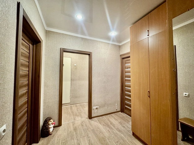 Купить трехкомнатную квартиру в Старом Осколе. Вариант № 8822801, 7, площадь -  квм, цена 6350000 рублей