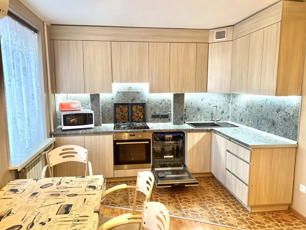 Купить трехкомнатную квартиру на улице Железнякова в Белгороде. Вариант № 4108, 5, площадь -  квм, цена 7300000 рублей