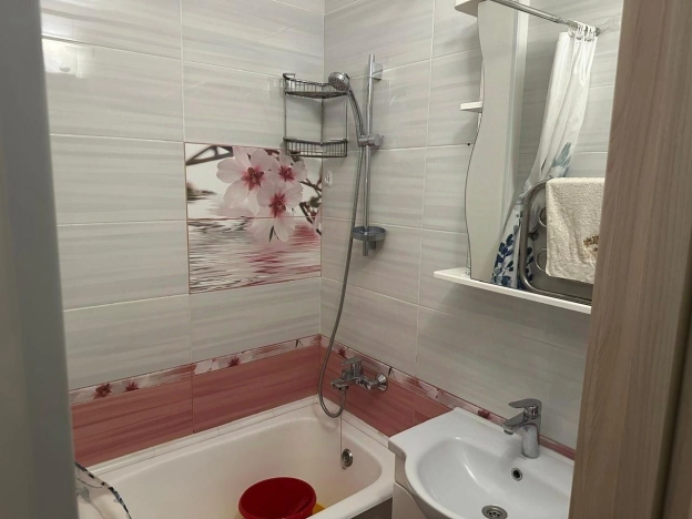 Купить однокомнатную квартиру на вторичке на улице Нижняя Красносельская в Москве. Вариант № 10493805, 8, площадь -  квм, цена 8800000 рублей