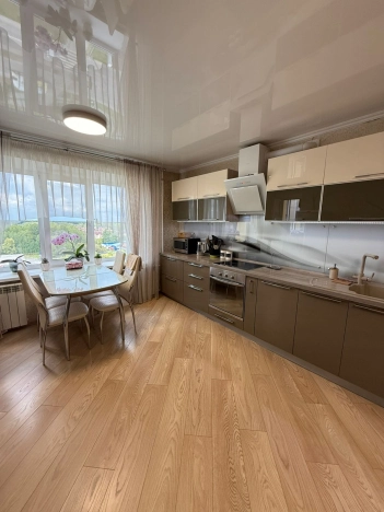 Снять квартиру в Тобольске. Вариант № 2541492, 3, площадь -  квм, цена 70000 рублей