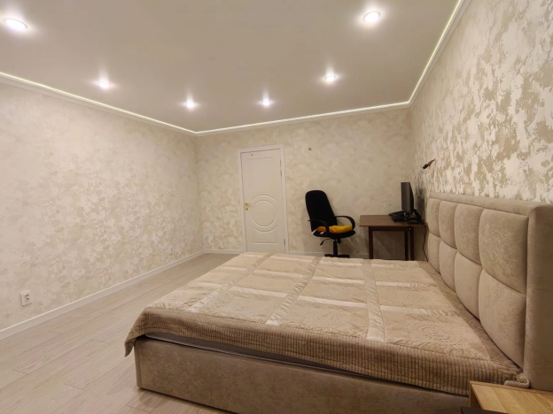 Купить трехкомнатную квартиру в Калуге. Вариант № 2834870, 13, площадь -  квм, цена 9850000 рублей