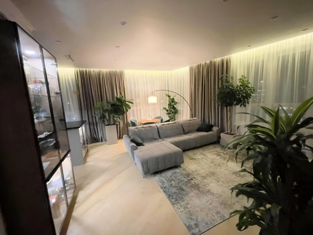 Купить квартиру в Москве. Вариант № 10235681, 3, площадь -  квм, цена 44000000 рублей