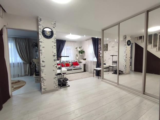 Купить дом в Москве. Вариант № 9216500, 4, площадь - квм, цена 13500000 рублей