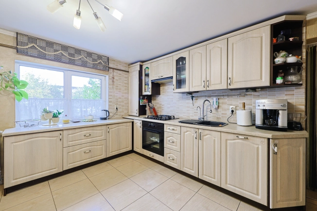 Купить четырехкомнатную квартиру в районе Московский в Калининграде. Вариант № 8560234, 0, площадь -  квм, цена 17999999 рублей