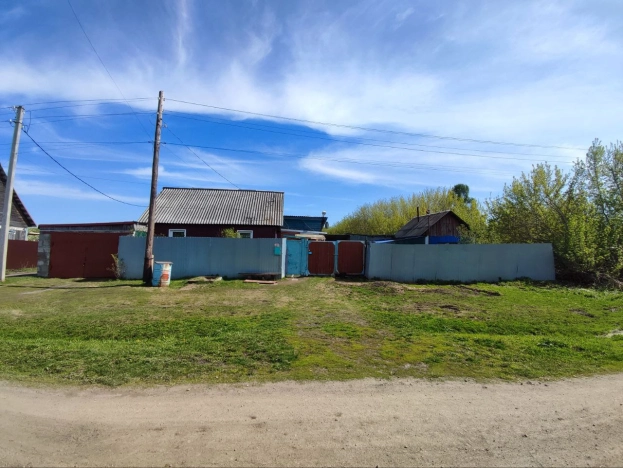 Купить дом на улице Набережная в Тюменской области. Вариант № 32043, 15, площадь -  квм, цена 3950000 рублей