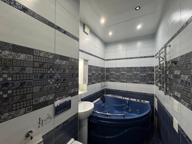 Купить трехкомнатную квартиру в районе Ленинский в Новосибирске. Вариант № 2476453, 12, площадь -  квм, цена 7990000 рублей