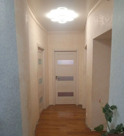 Купить трехкомнатную квартиру на улице Ленина в Бердске. Вариант № 2499, 5, площадь -  квм, цена 8199000 рублей