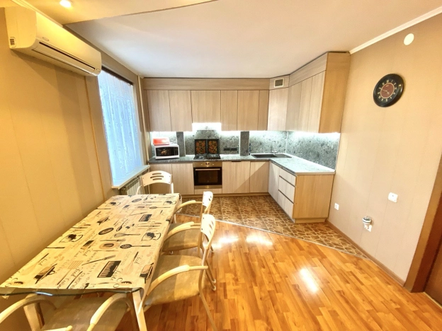 Купить трехкомнатную квартиру на улице Железнякова в Белгороде. Вариант № 4108, 3, площадь -  квм, цена 7300000 рублей