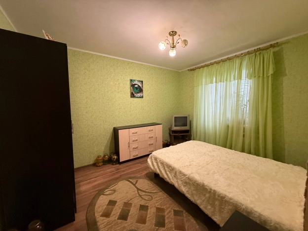 Купить трехкомнатную квартиру в Белгородской области. Вариант № 10025548, 10, площадь -  квм, цена 3700000 рублей