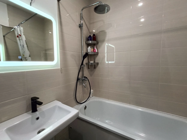 Купить трехкомнатную квартиру в Микрорайоне Ключи в Воронеже. Вариант № 10687745, 21, площадь - квм, цена 17590000 рублей