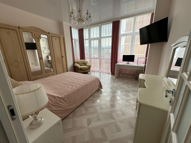 Купить трехкомнатную квартиру на улице Новороссийское шоссе в Краснодарском крае. Вариант № 6819, 5, площадь -  квм, цена 26400000 рублей