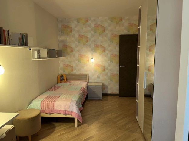 Купить трехкомнатную квартиру на улице Новоостаповская в Москве. Вариант № 10497630, 10, площадь -  квм, цена 28000000 рублей