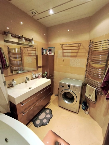 Купить двухкомнатную квартиру на улице Пыжёвский переулок в Москве. Вариант № 10039859, 22, площадь -  квм, цена 15000000 рублей