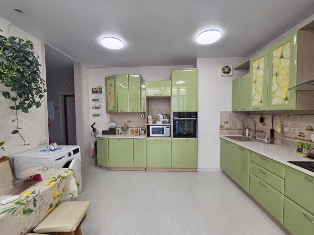 Купить трехкомнатную квартиру в Пушкине. Вариант № 5755488, 3, площадь -  квм, цена 16000000 рублей