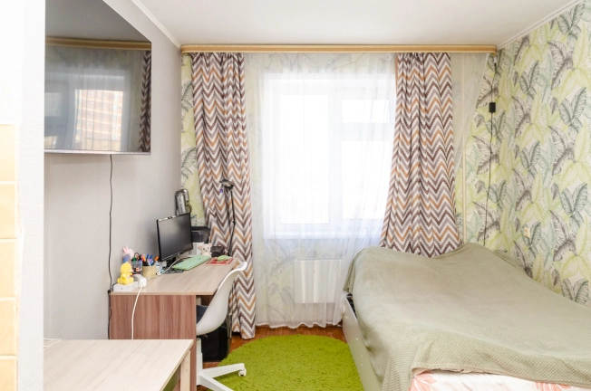 Купить квартиру на улице Тюленина в Новосибирске. Вариант № 29386, 4, площадь -  квм, цена 3090000 рублей